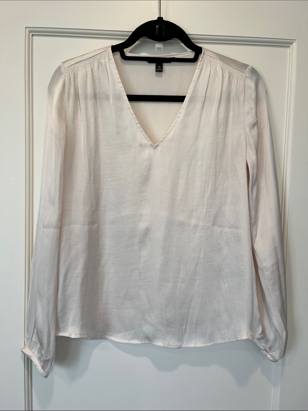Banana Republic Blush V-Neck Long Sleeve Blouse